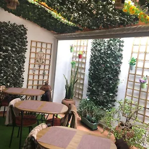 Gasthof Merry's House, Lagos